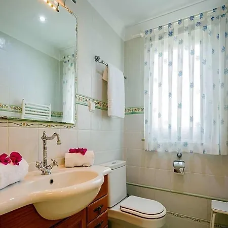 Villa Carvoeiro Sleeps 6 Pool Air Con Wifi *