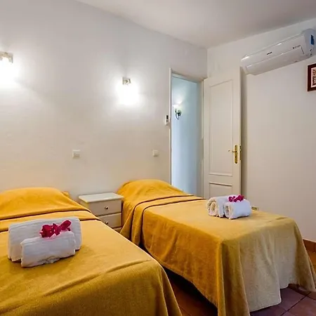 Carvoeiro Sleeps 6 Pool Air Con Wifi Villa *