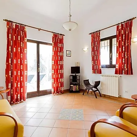 Carvoeiro Sleeps 6 Pool Air Con Wifi Villa