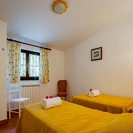 Carvoeiro Sleeps 6 Pool Air Con Wifi Villa