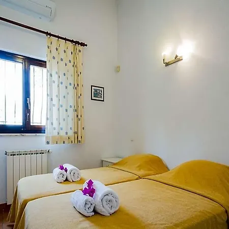 Carvoeiro Sleeps 6 Pool Air Con Wifi Villa *