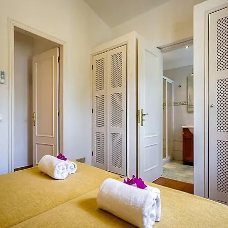 Carvoeiro Sleeps 6 Pool Air Con Wifi Villa